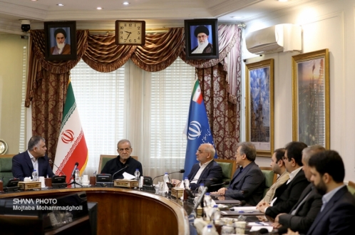 در دیدار سرزده رئیس‌جمهوری از وزارت نفت صورت گرفت؛ قدردانی رئیس‌جمهوری از نقش‌آفرینی وزارت نفت در مدیریت بحران جنگ ۱۲ روزه