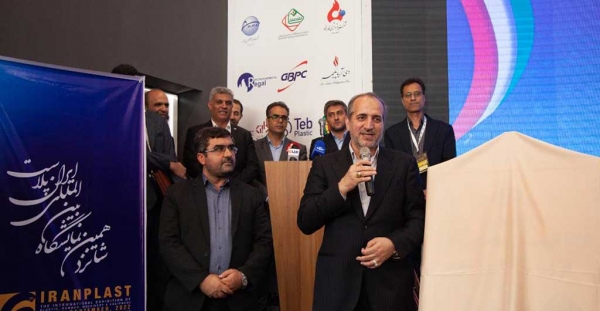 معاون وزیر نفت در امور گاز در بازدید از نمایشگاه ایران پلاست؛ امروز مسیر دفاع مقدس در جبهه‌های اقتصادی با رویکرد داخلی‌سازی در صنعت نفت تداوم دارد